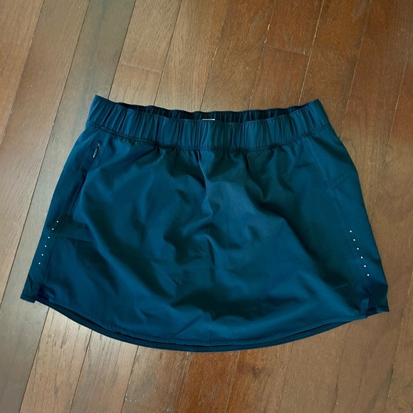 Quick-Dry Stretch Skort Women’s Size M Black Zipped Pocket Reflective Dots - Picture 2 of 8